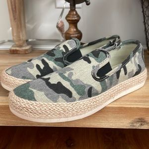 Flat Camouflage shoes